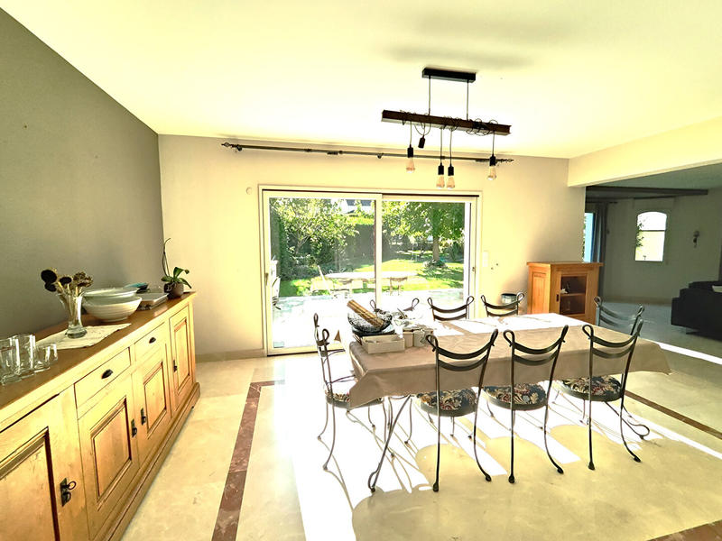 Maison - 250 m² - 9 pièces