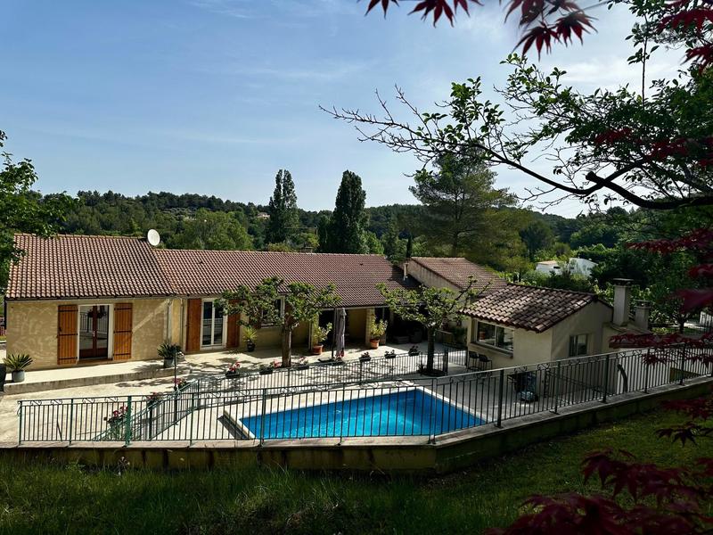 Villa - 260 m² - 9 pièces