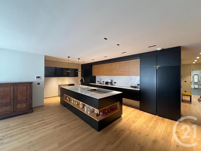 Maison - 202 m² - 5 pièces