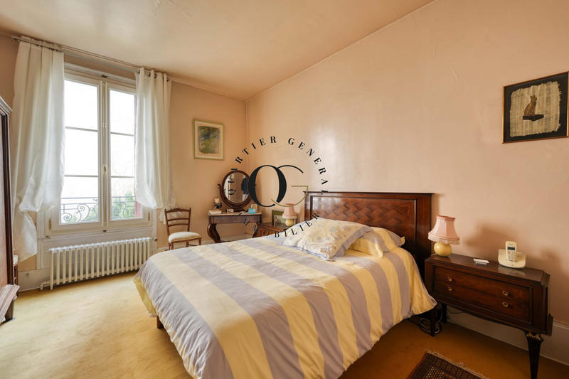 Maison - 200 m² - 8 pièces