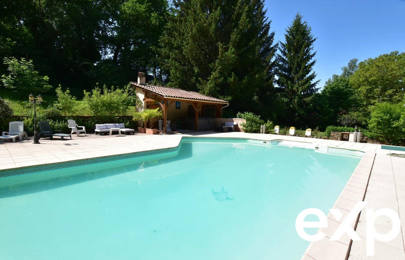 Maison - 340 m² - 10 pièces