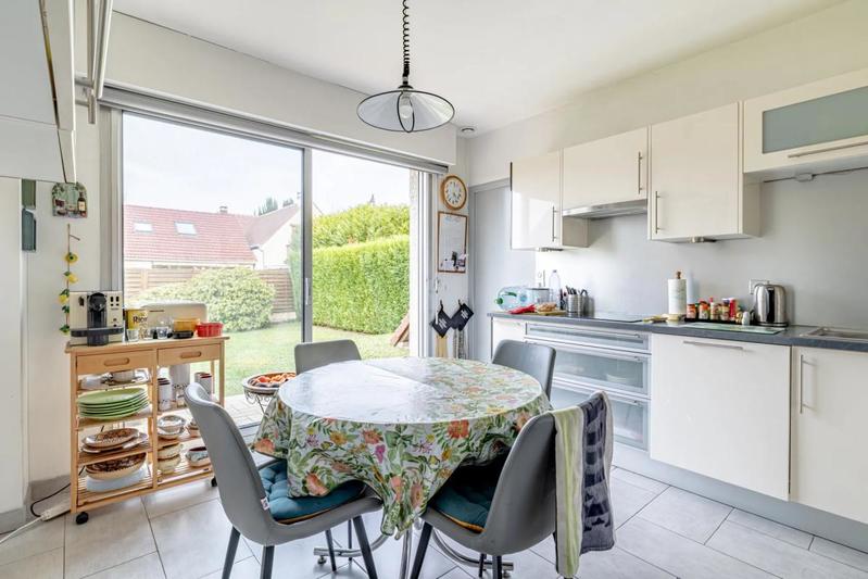 Maison - 180 m² - 8 pièces