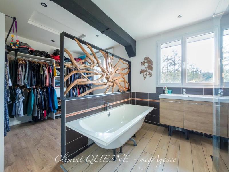 Maison - 225 m² - 7 pièces