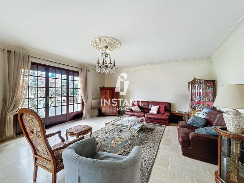 Maison traditionnelle - 200 m² - 8 pièces