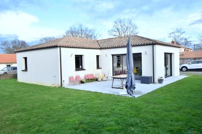 Maison - 93 m² - 4 pièces