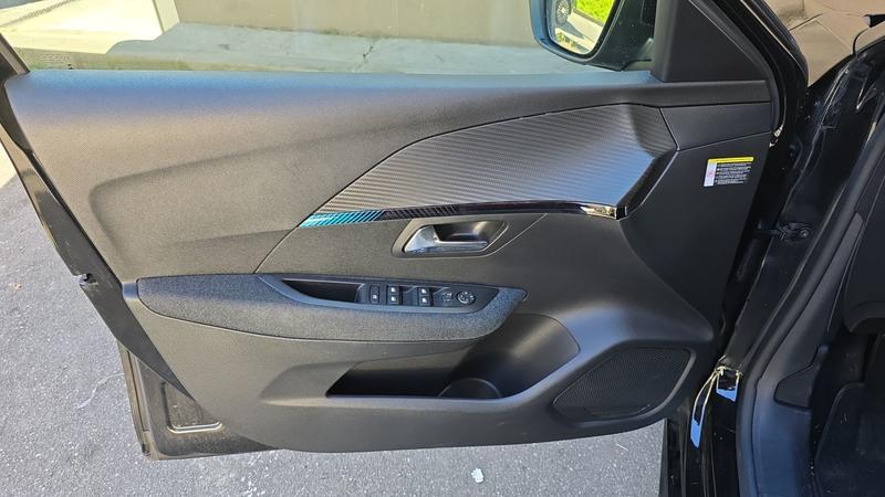 Peugeot E-208 136 50 kWh Style Full Black - Automatique