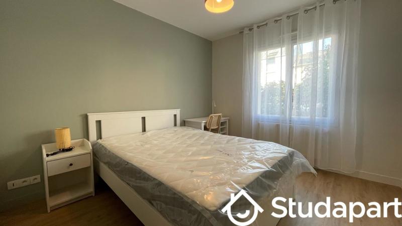 Chambre - 11 m² - 1 pièce