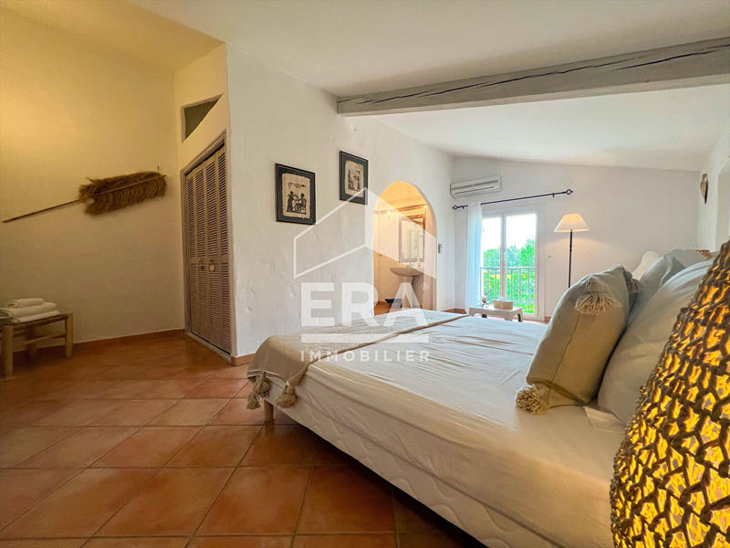 Maison - 340 m² - 12 pièces