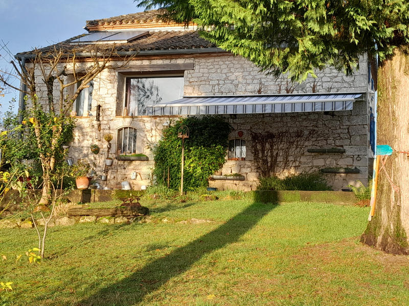 Maison - 240 m² - 8 pièces