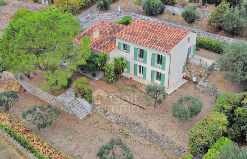 Maison - 210 m² - 8 pièces