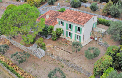 Maison - 210 m² - 8 pièces