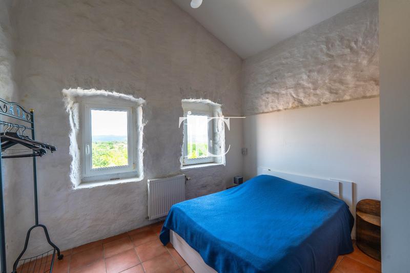 Maison - 354 m² - 14 pièces