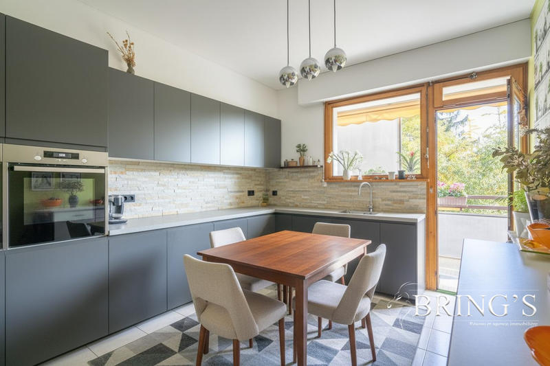 Appartement - 101 m² - 6 pièces