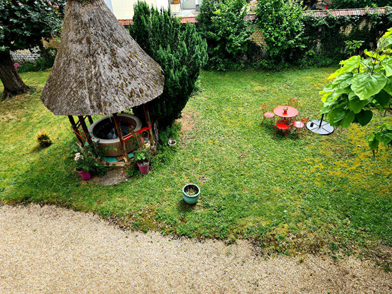 Propriété - 240 m² - 8 pièces