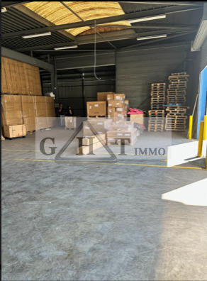 Entrepôt - 700 m²