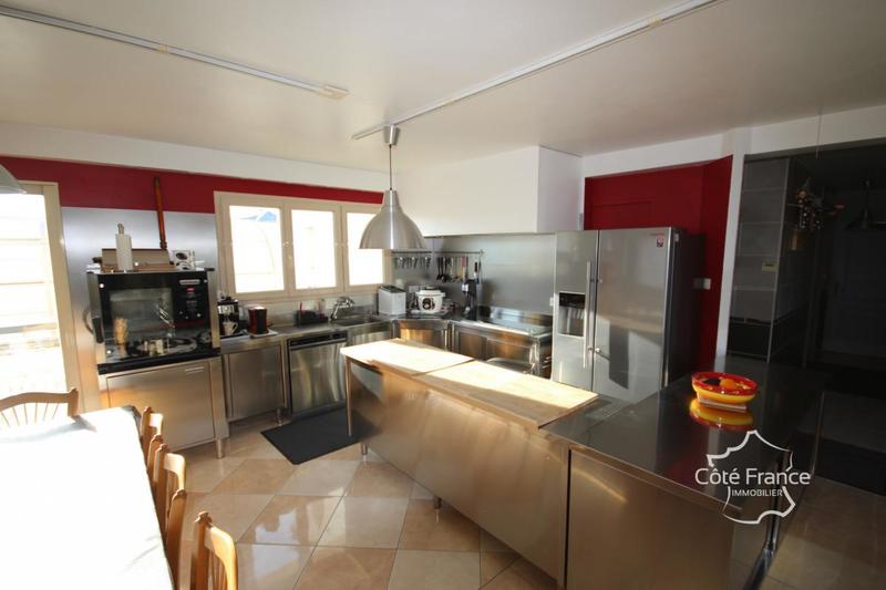 Maison - 212 m² - 9 pièces
