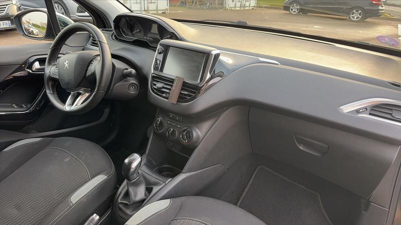 Peugeot 208 1.2 PureTech 82 Style - Entretien constructeur