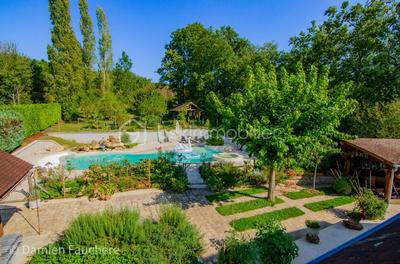 Demeure - 320 m² - 10 pièces