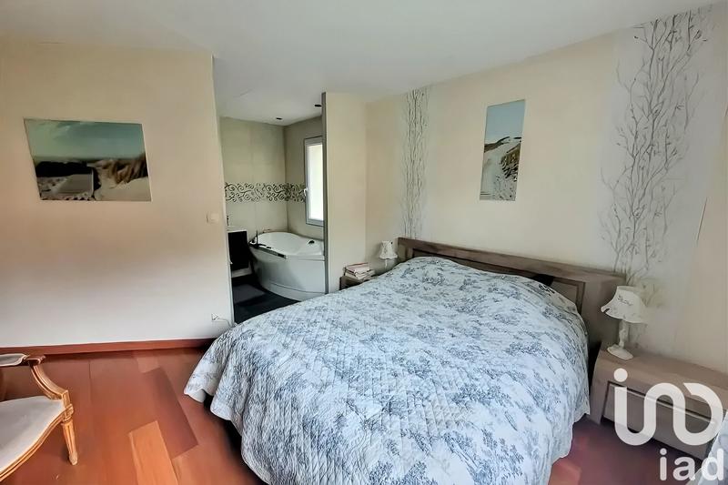 Maison - 300 m² - 8 pièces