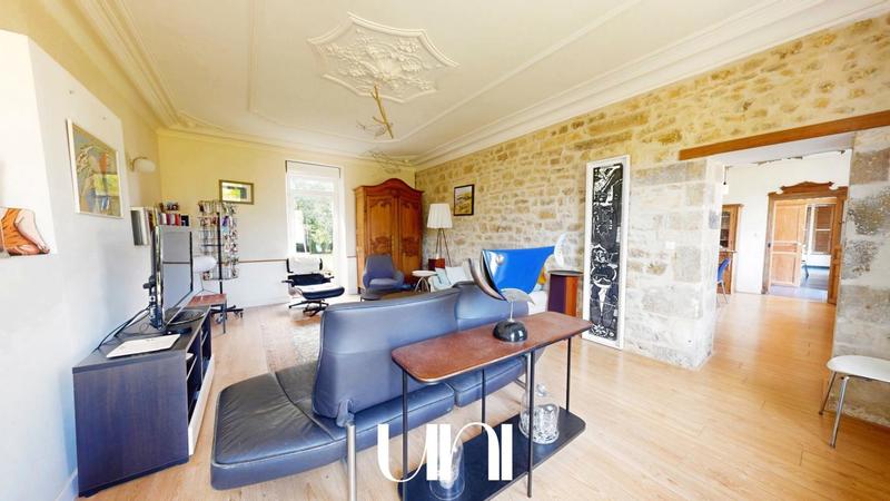 Maison - 415 m² - 16 pièces