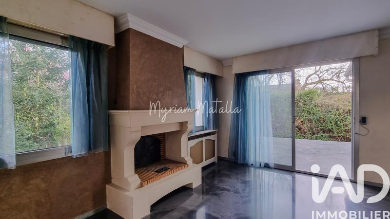 Maison - 220 m² - 8 pièces