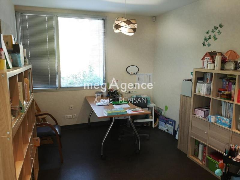 Local commercial - 180 m² - 9 pièces