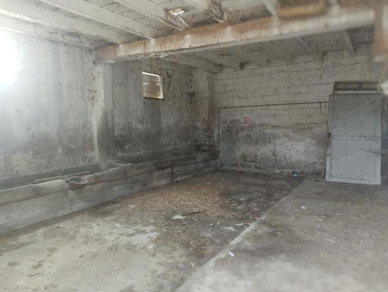 Maison - 400 m² - 1 pièce