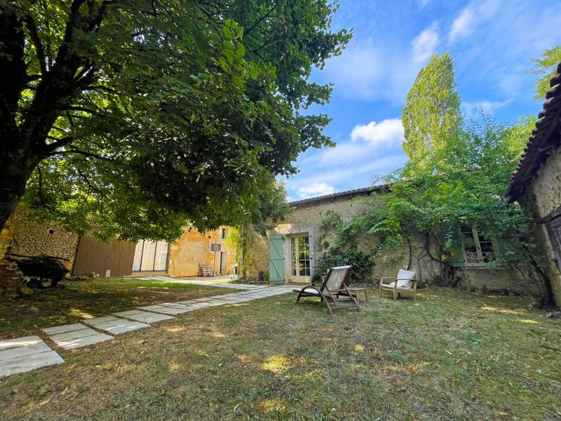 Maison en pierre - 228 m² - 8 pièces