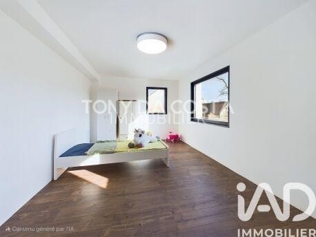 Maison - 218 m² - 8 pièces