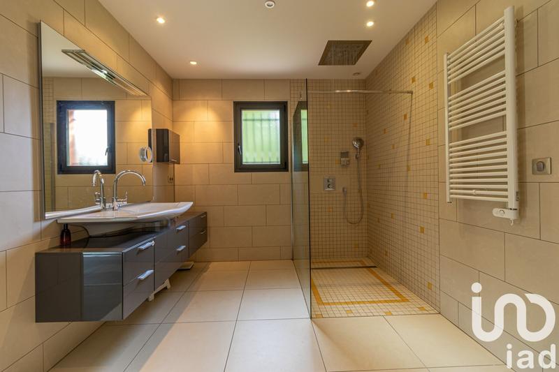 Maison - 640 m² - 12 pièces