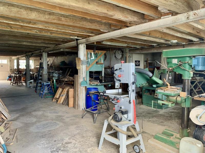 Maison - 331 m² - 9 pièces