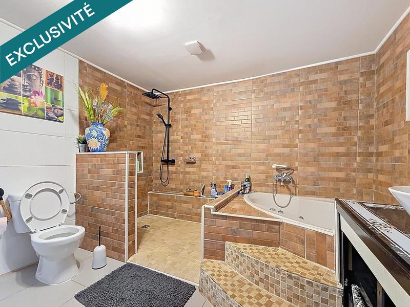 Maison - 230 m² - 10 pièces