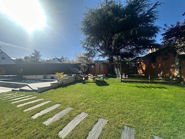 Maison - 254 m² - 7 pièces