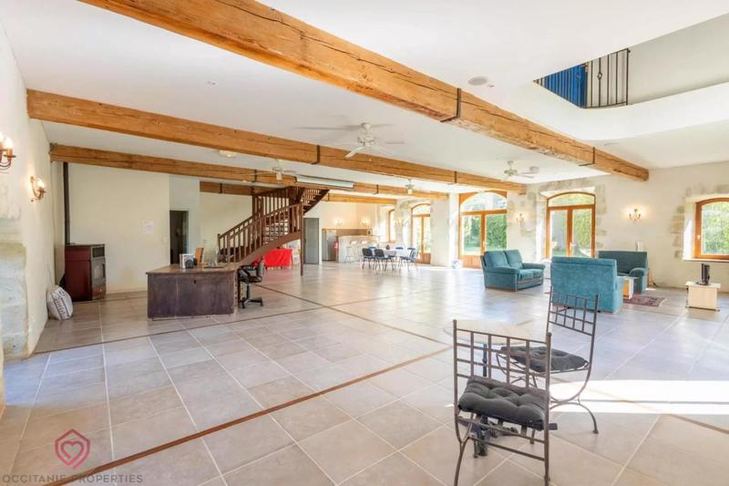 Corps de ferme - 700 m² - 17 pièces