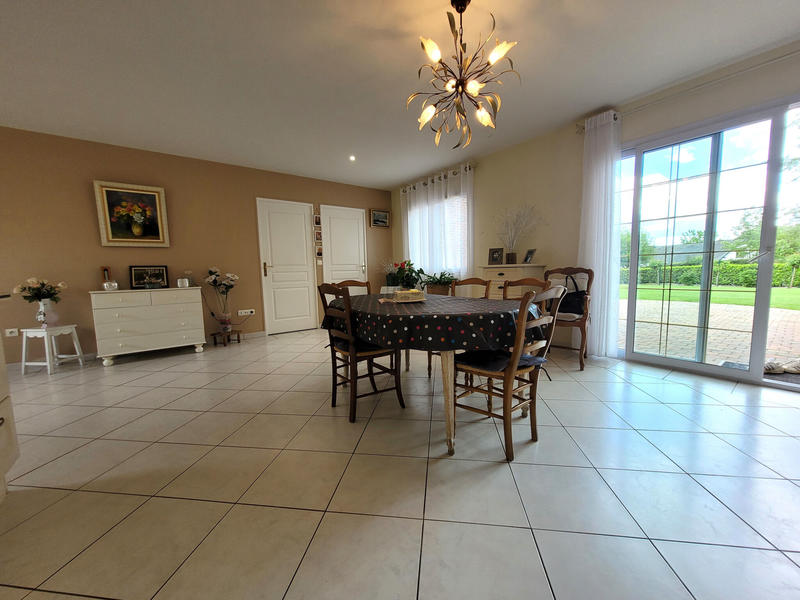 Maison - 235 m² - 8 pièces