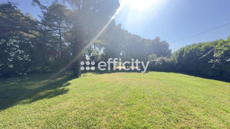 Maison - 461 m² - 10 pièces