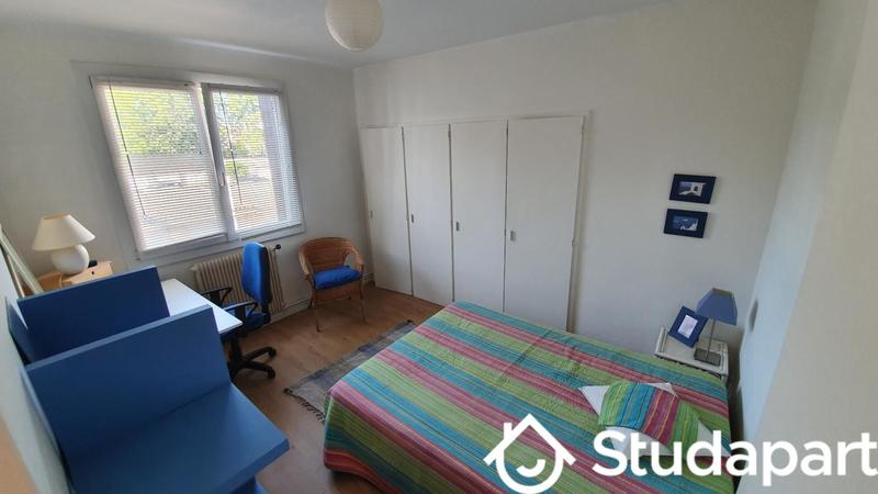 Chambre - 10 m² - 1 pièce