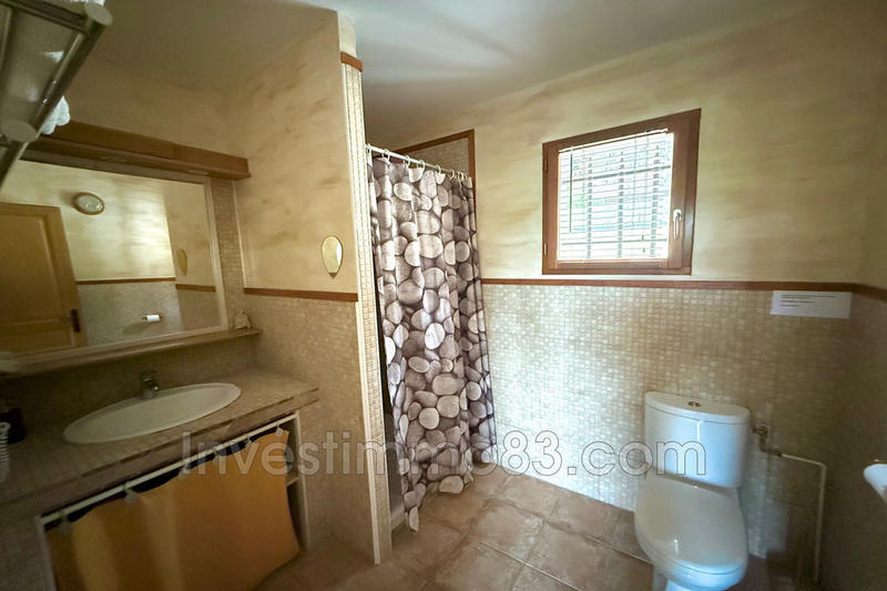 Propriété - 236 m² - 9 pièces