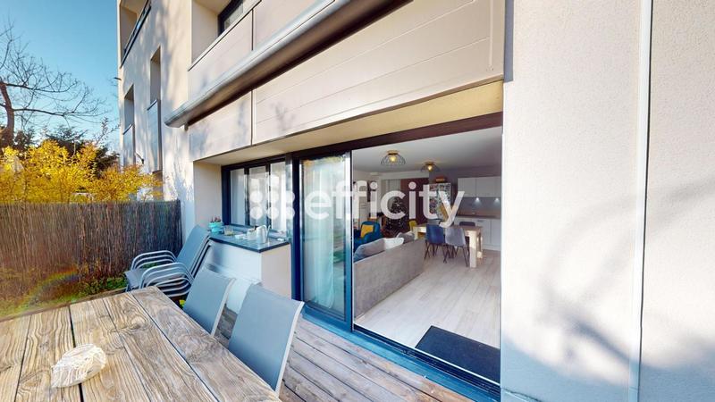 Appartement - 100 m² - 5 pièces