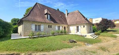 Maison - 280 m² - 11 pièces