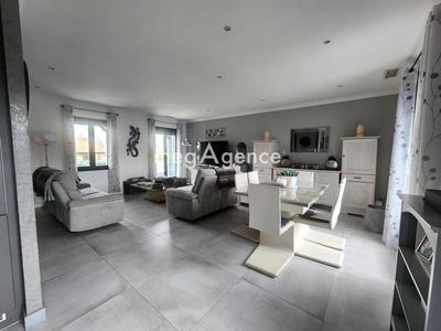 Maison - 180 m² - 5 pièces