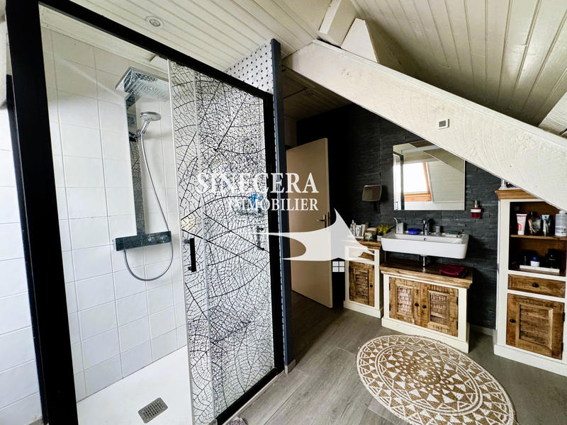 Maison - 243 m² - 10 pièces