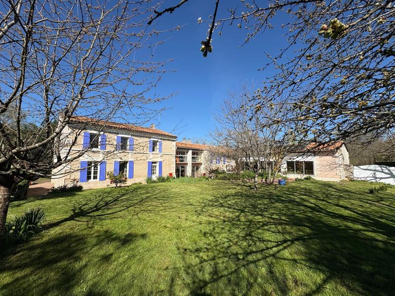 Maison - 276 m² - 7 pièces