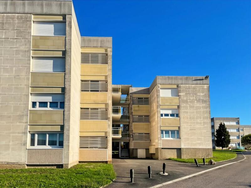 Appartement - 1 050 m² - 4 pièces