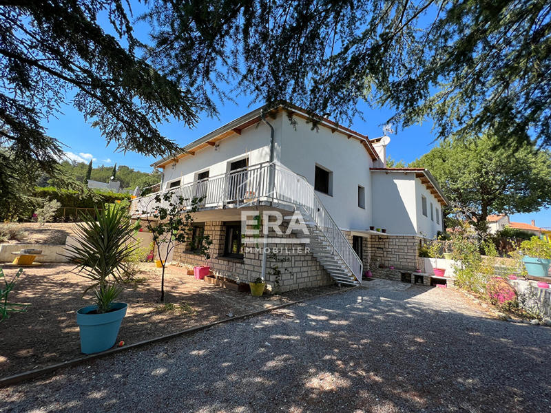 Maison - 182 m² - 6 pièces