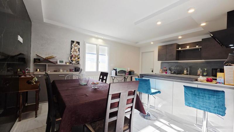 Maison - 94 m² - 4 pièces