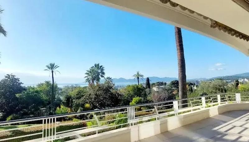 Appartement - 156 m² - 3 pièces