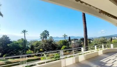 Appartement - 156 m² - 3 pièces