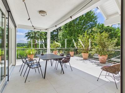 Maison - 337 m² - 8 pièces