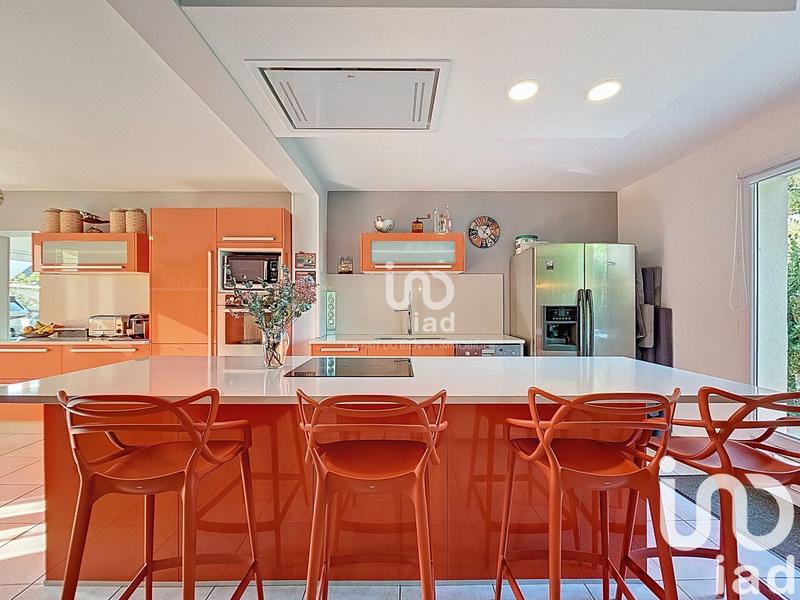 Maison - 220 m² - 9 pièces